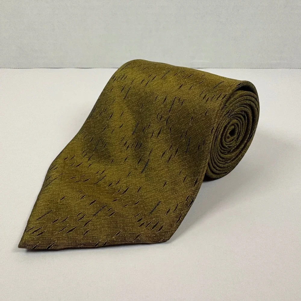 Fendi Mens Silk Necktie Olive Green Geometric Dash Pattern Made in Italy